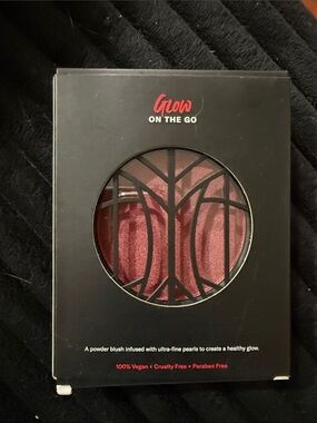 Glow On The Go Powder Blush — Deep Rose